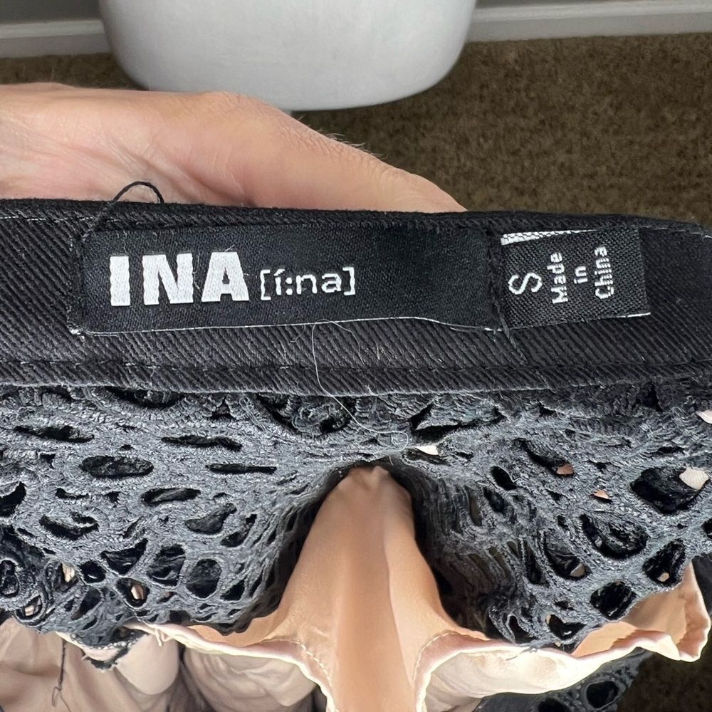 Ina lace dress - Picture 2 of 5